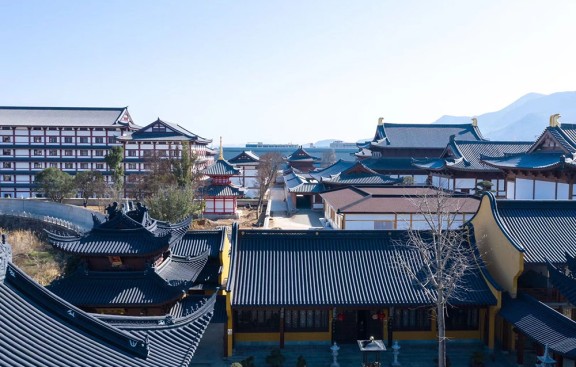 杭州寺院殿堂装修材料选择，实木、石材与仿古砖的搭配技巧