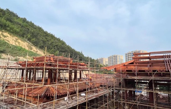 杭州寺院布局创新案例，地下多功能厅与空中花园的突破设计