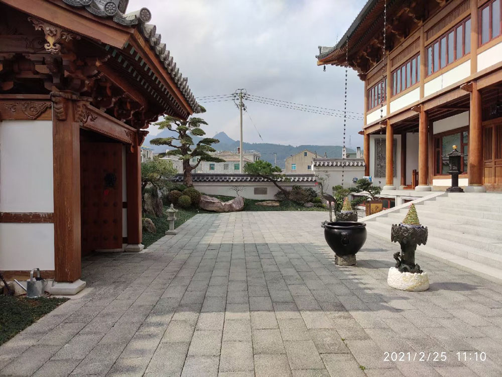 杭州寺院布局创新案例，地下多功能厅与空中花园的突破设计