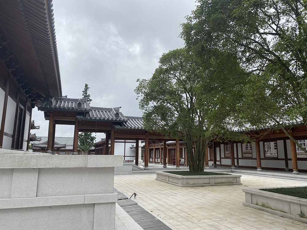 杭州寺院总体规划方案，停车区、放生池与建筑群的合理布局