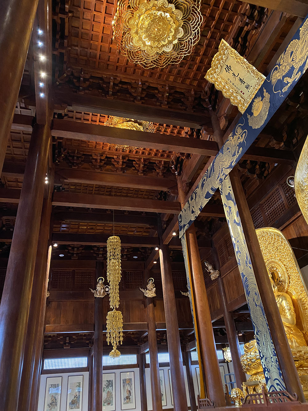 杭州寺院殿堂装修材料选择，实木、石材与仿古砖的搭配技巧