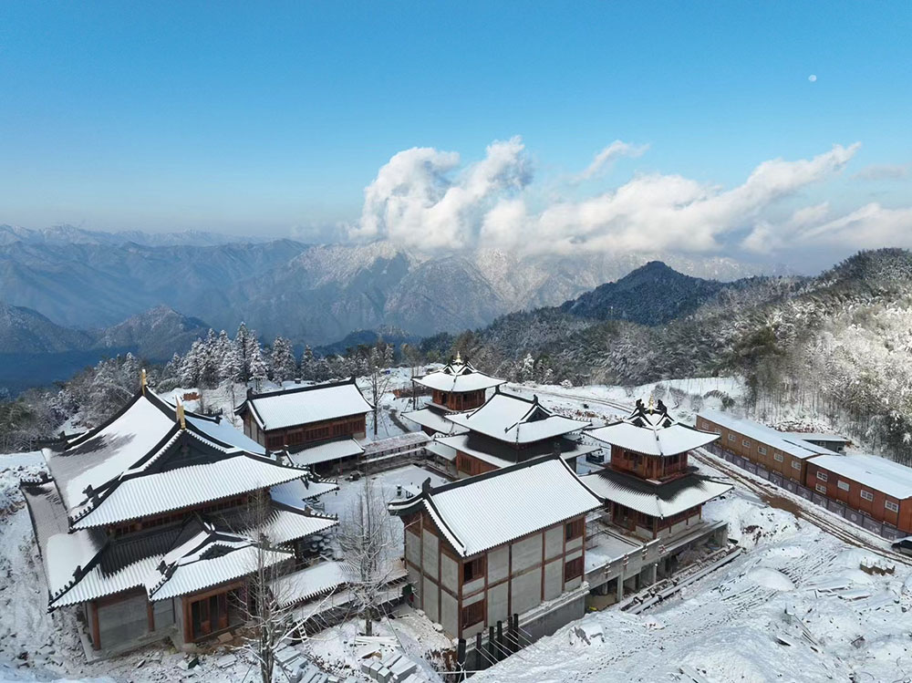 杭州寺院总体规划案例，涵盖山地、平地、水岸不同地形