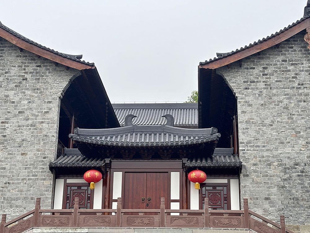 杭州寺院建筑工程案例，钢筋混凝土结构与木结构的混合应用