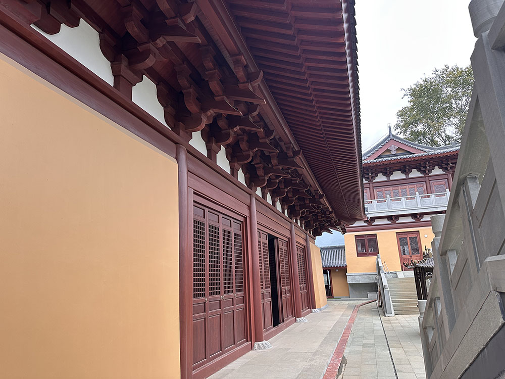 寺庙总体规划方案，停车区、放生池与宁波建筑群的合理布局